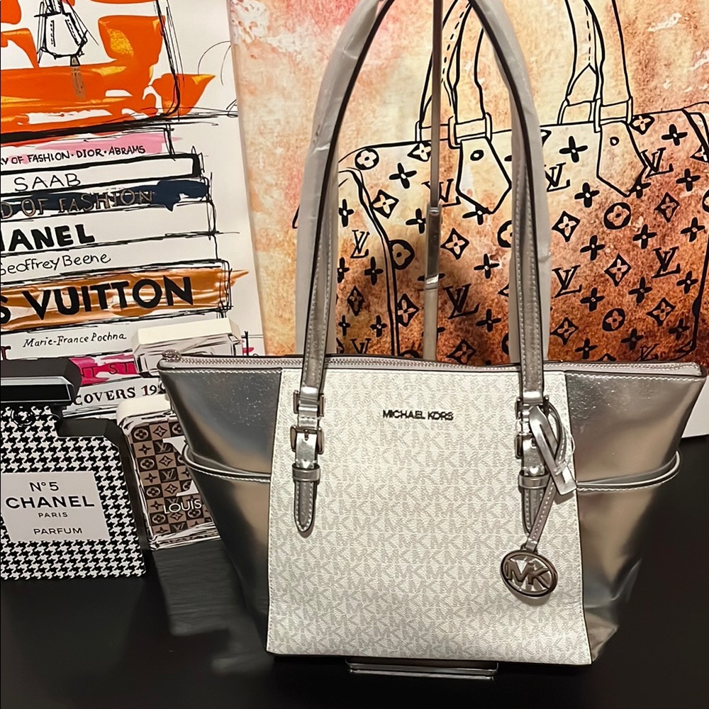 Michael Kors Charlotte Silver and White Large Tote Bag ❤️NEW❤️
